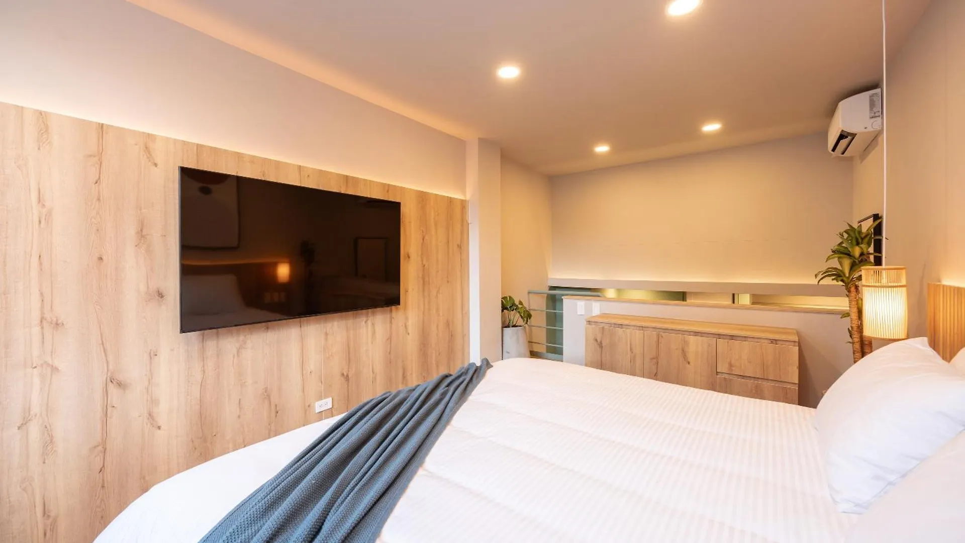 מלון דירות מדיין Stratasix Hotel