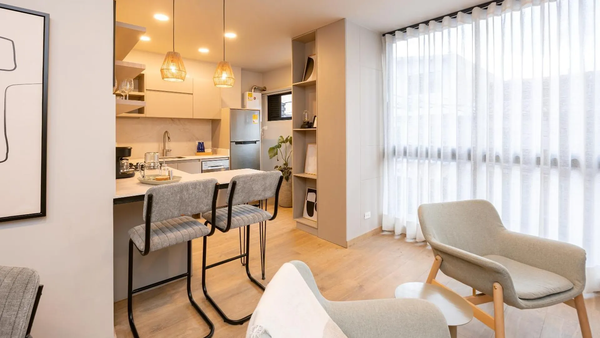 מדיין Stratasix Hotel