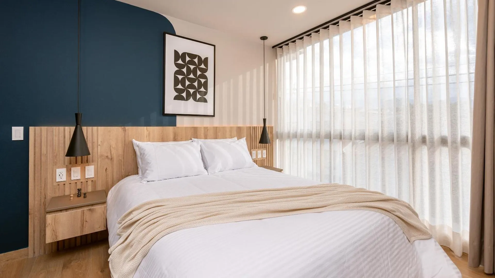 מלון דירות מדיין Stratasix Hotel