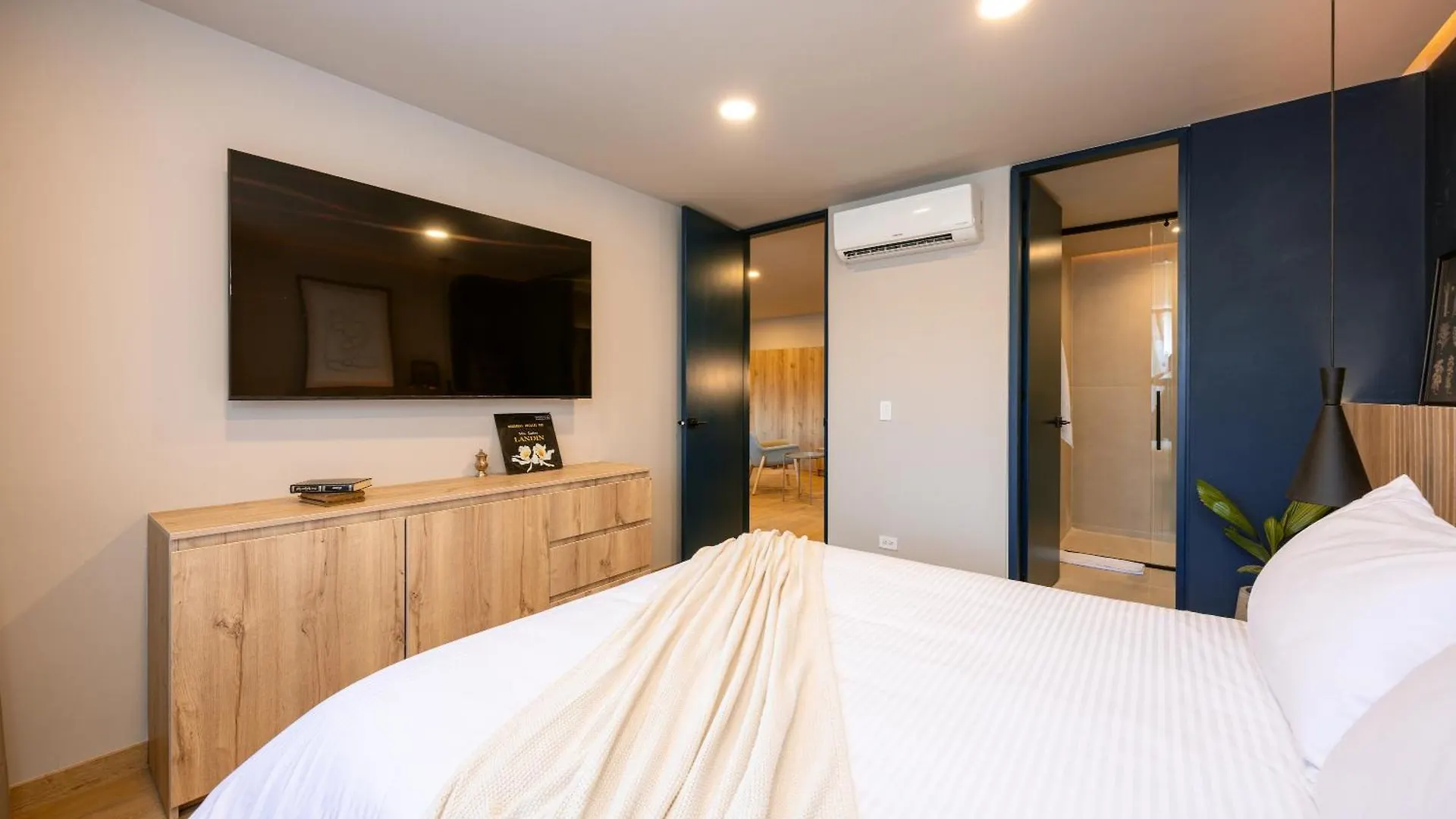 Aparthotel Stratasix Hotel Medellin