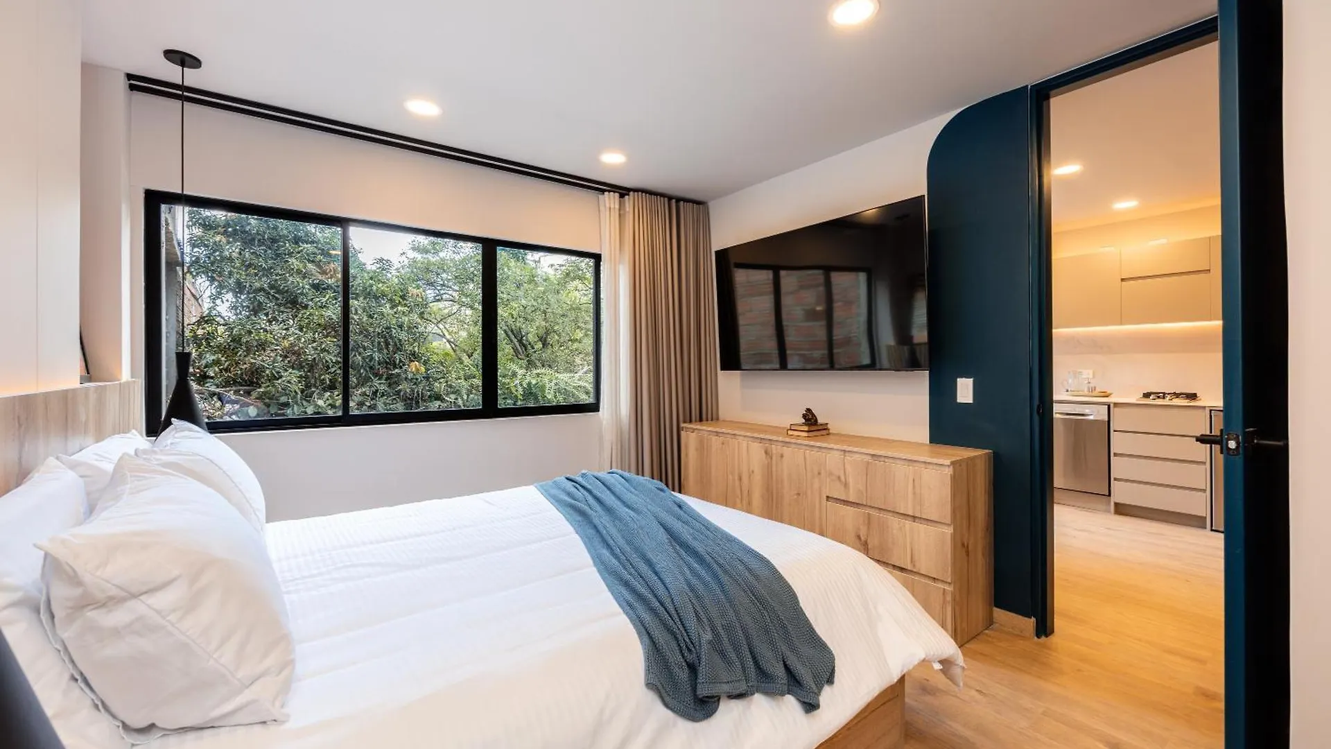 Stratasix Hotel Medellin 0*,