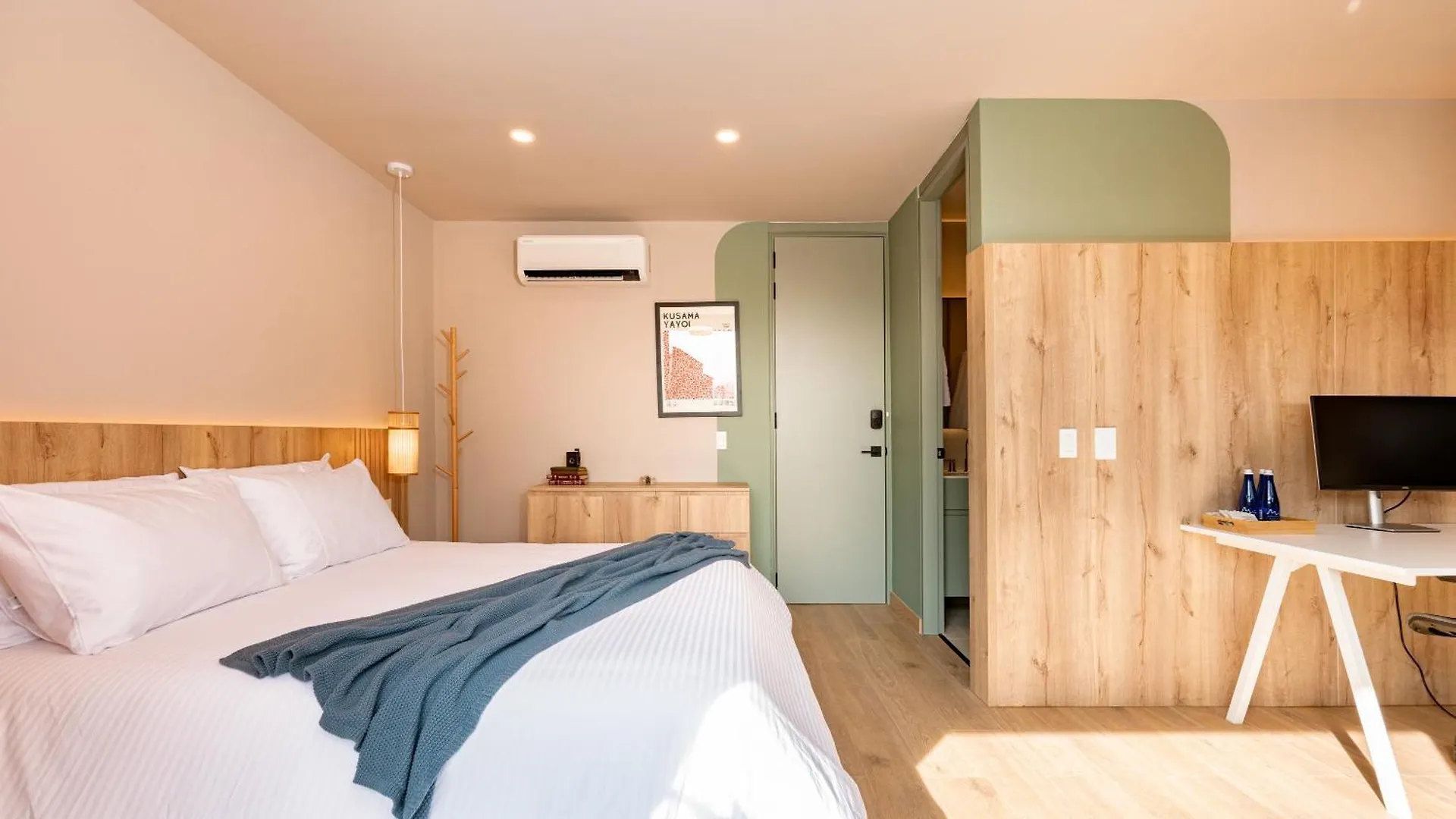 Aparthotel Stratasix Hotel Medellin Colombia