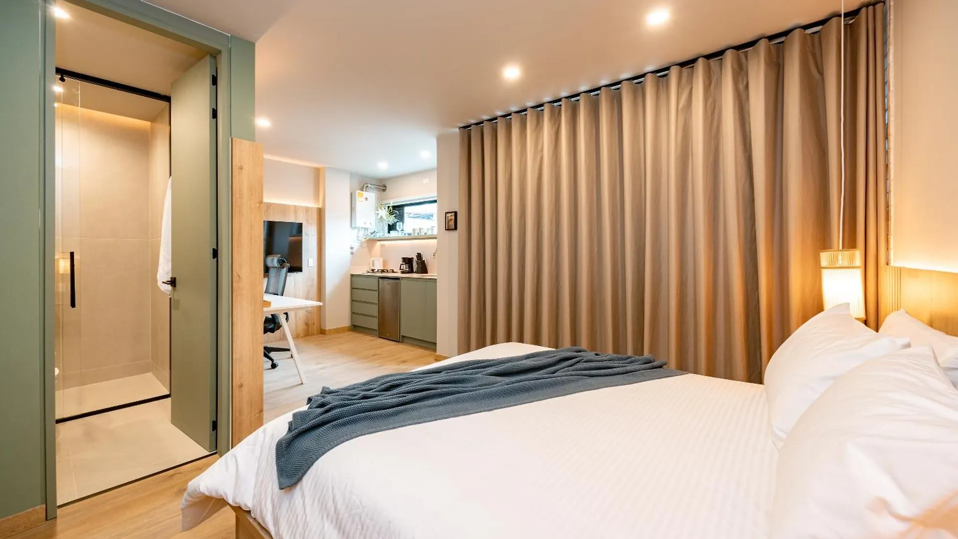 Aparthotel Stratasix Hotel Medellin