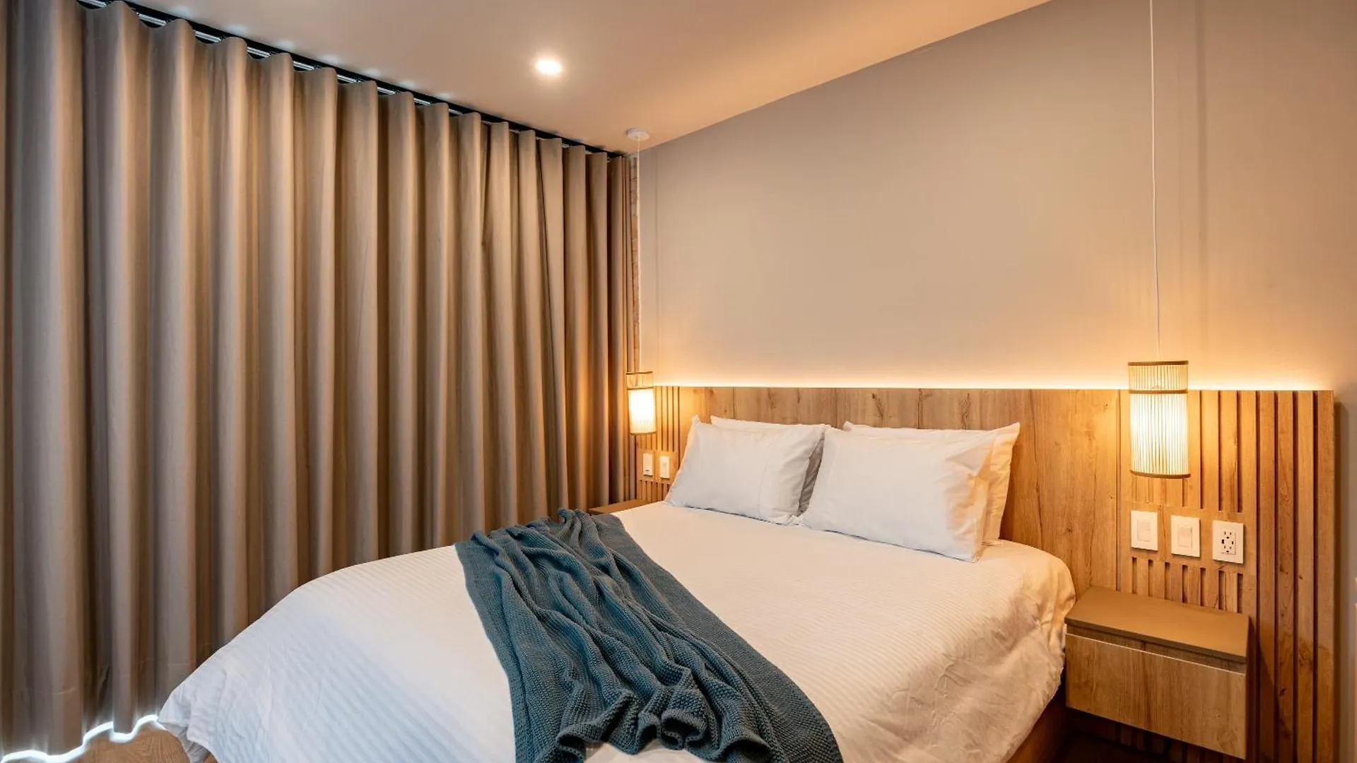 Aparthotel Stratasix Hotel Medellin