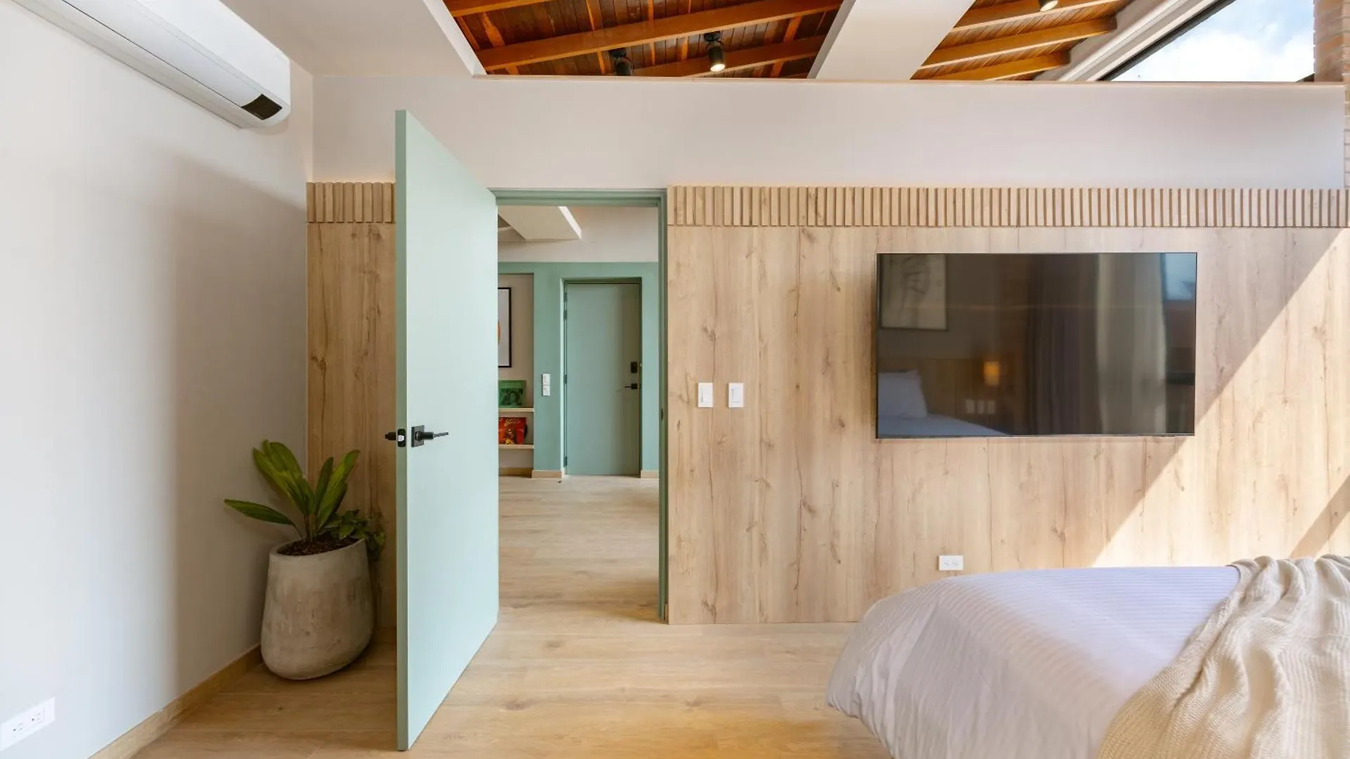 Aparthotel Stratasix Hotel Medellin Colombia