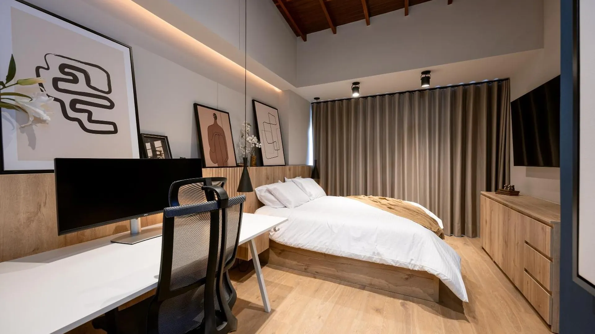 Stratasix Hotel Medellin 0*,  Colombia