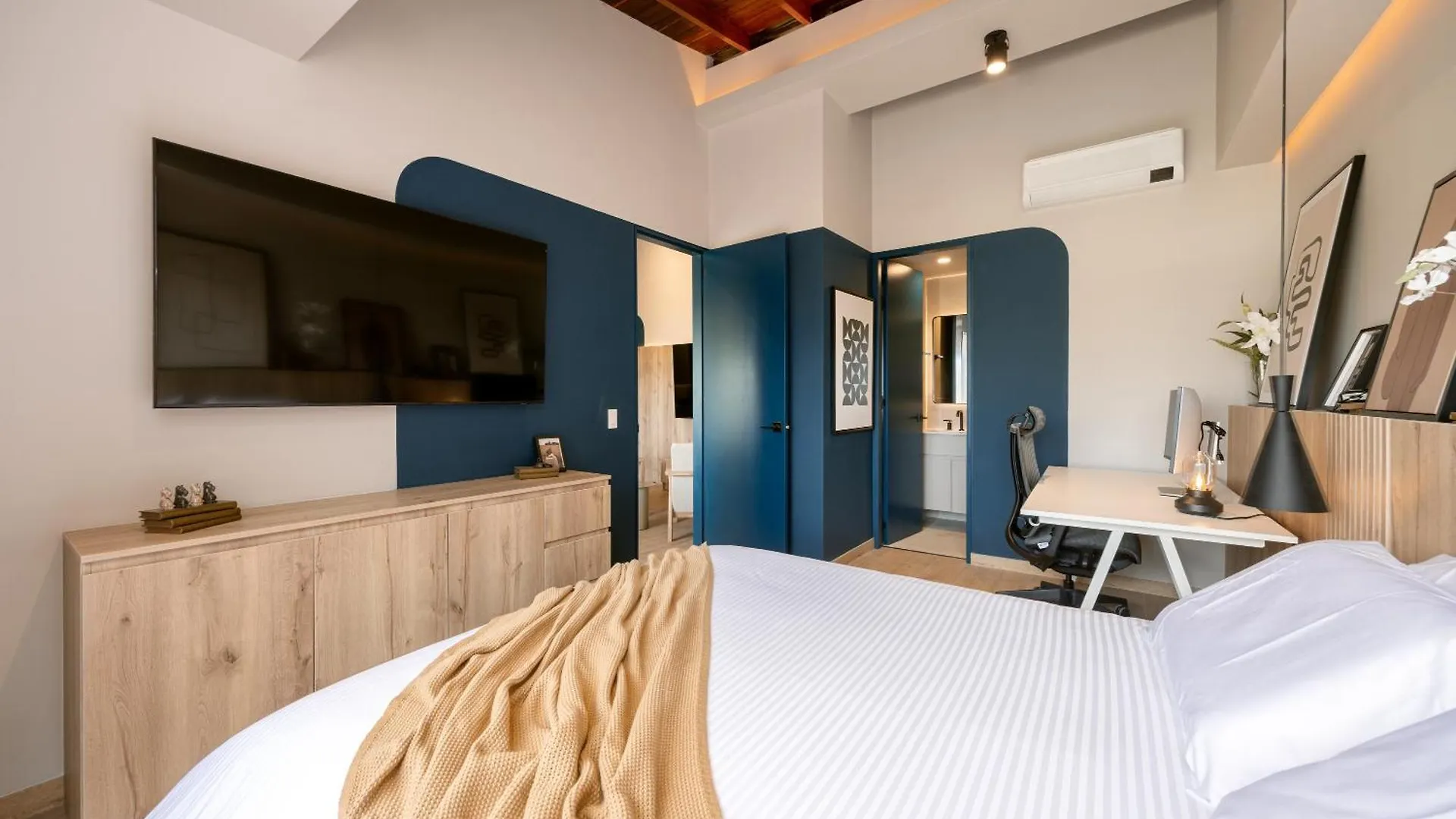 Stratasix Hotel Medellin Aparthotel