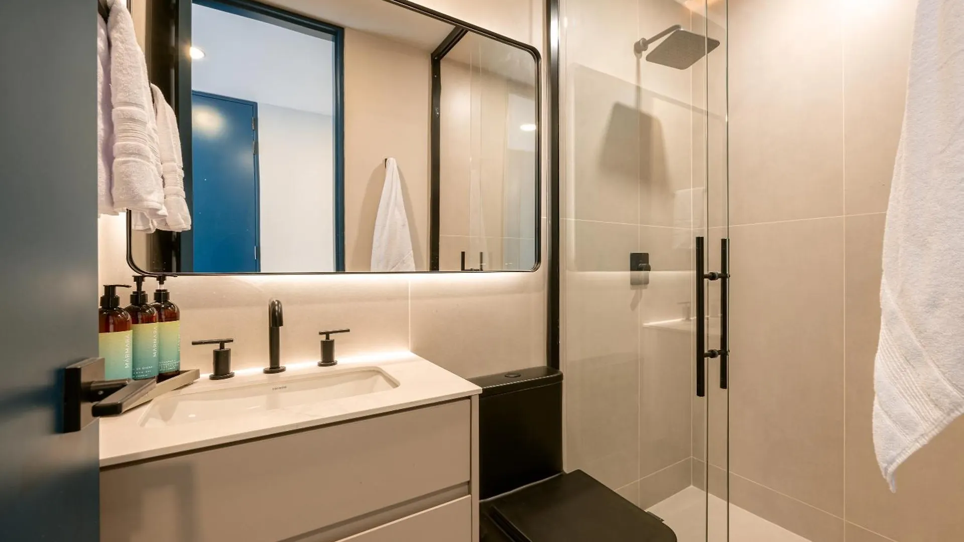 Stratasix Hotel 麦德林